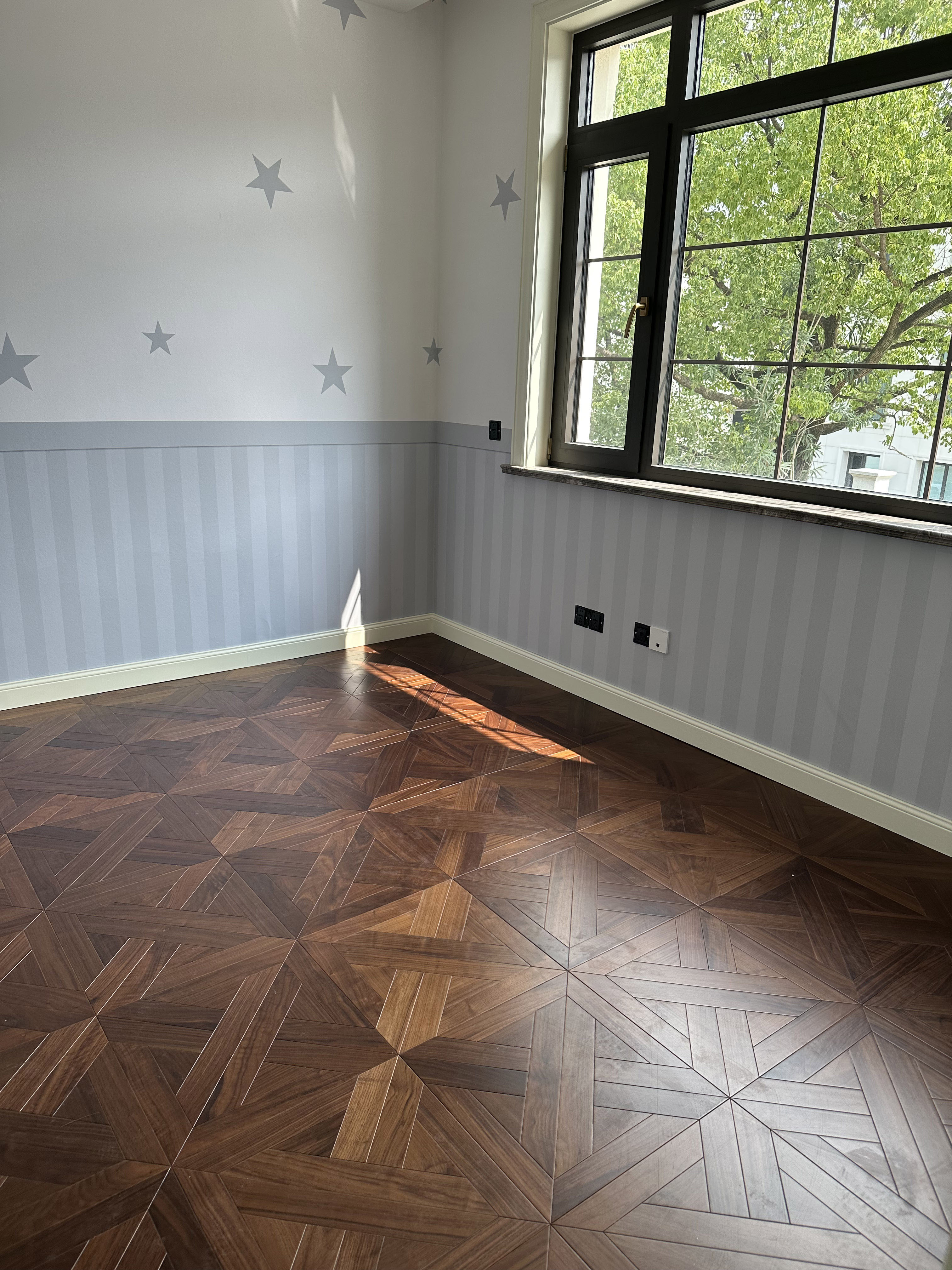 实木复合拼花（黑胡桃）